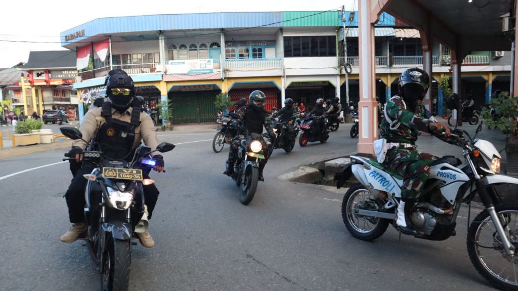 Amankan Perayaan Natal, Kodim 1202/Singkawang Bersama Polres Singkawang Gelar Patroli