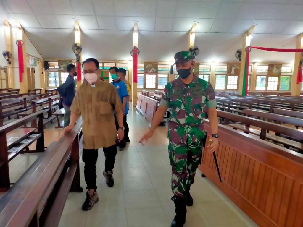 Pastikan Perayaan Natal Berjalan Aman Dandim 1202/Skw Tinjau Langsung Beberapa Gereja