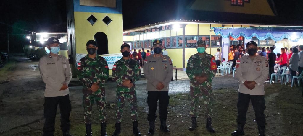 Tanggung jawab Keamanan Wilayahnya, Babinsa Jagoi Babang Amankan Perayaan Natal 2021