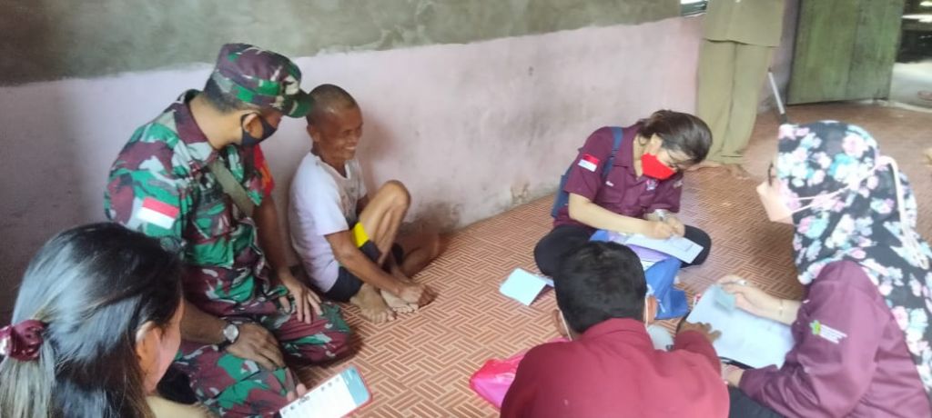 Jemput Bola, Babinsa Koramil 1202-07/Ledo Door to door Dampingi Vaksinasi