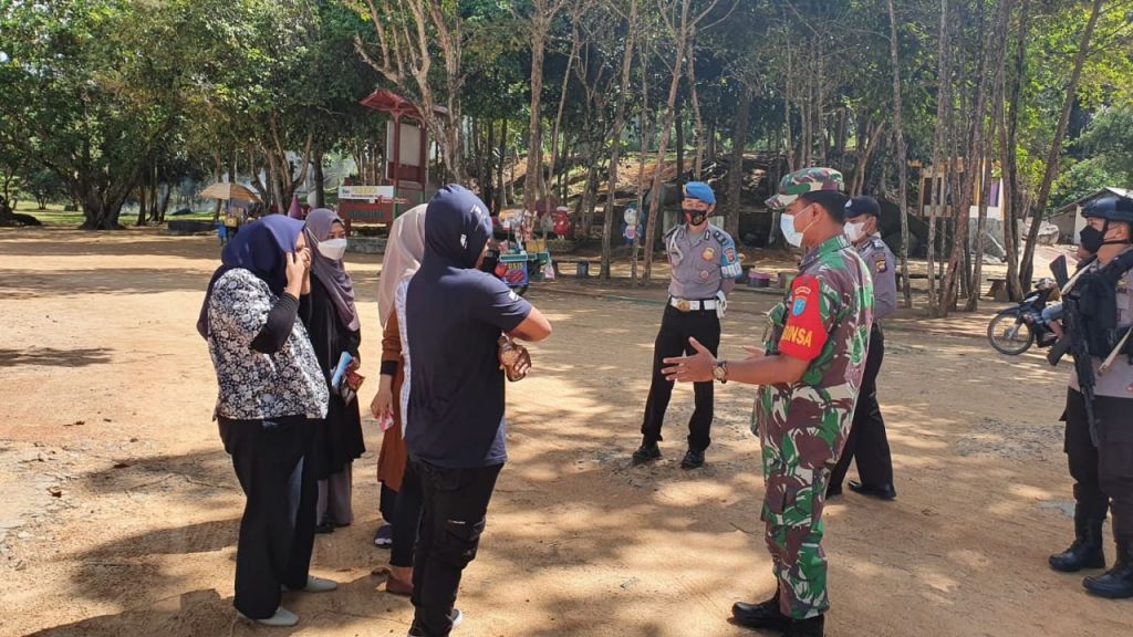 TNI Polri Bersinergi Pastikan Penerapan Prokes Di Tempat Wisata
