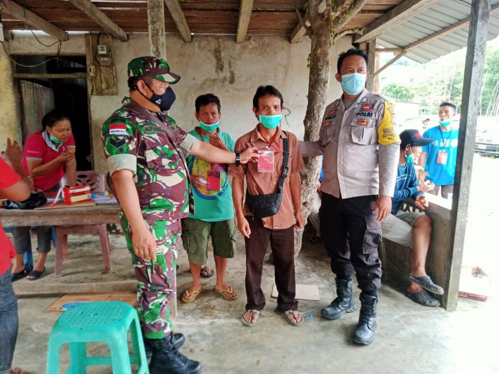 Awal Tahun 2022, Babinsa Koramil 1202-07/Ledo Terus Lakukan Cegah Penyebaran Covid-19