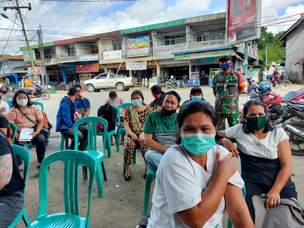 Babinsa Pantau Kegiatan Vaksinasi Di Wilayah Kecamatan Bengkayang