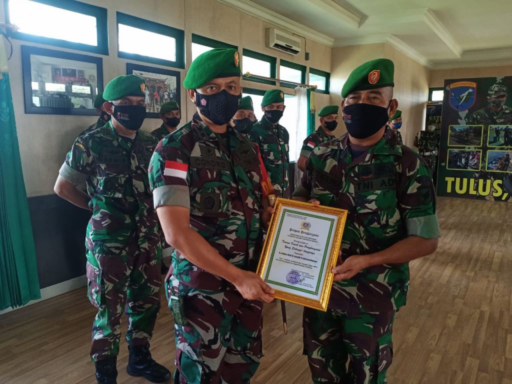 Kembali ke Satuan, Dandim Pimpin Tradisi Penyambutan Satgas Apter