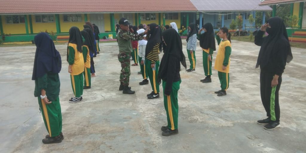 Latih PBB Kepada Pelajar SMP, Babinsa Bentuk Karakter Dan Kedisiplinan