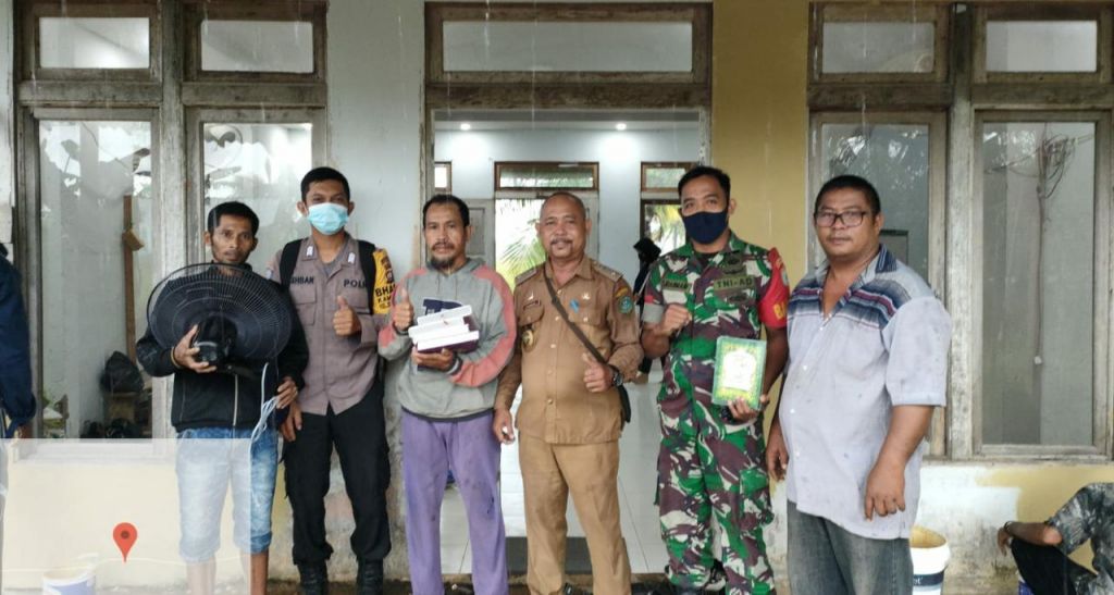 Sinergi Bersama Tiga Pilar, Babinsa Berikan Bantuan di Surau Al-Ihsan