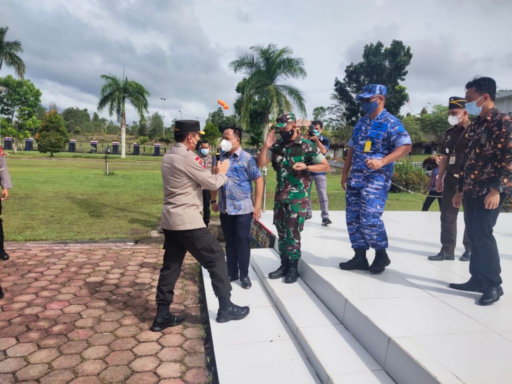 Dandim, Sambut Kunjungan Kerja Kapolda Kalbar Di Wilayah Kodim 1202/Singkawang