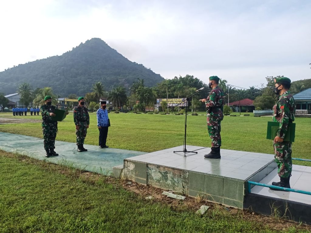 Berjalan Khidmat, Dandim 1202/Singkawang Pimpin Upacara Bendera 17-AN