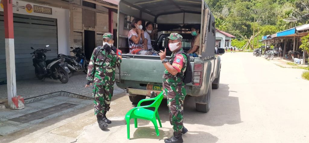 Babinsa Koramil 1202-03/Sungai Raya Antar Jemput Lansia Untuk Vaksin Dosis 3 BOOSTER