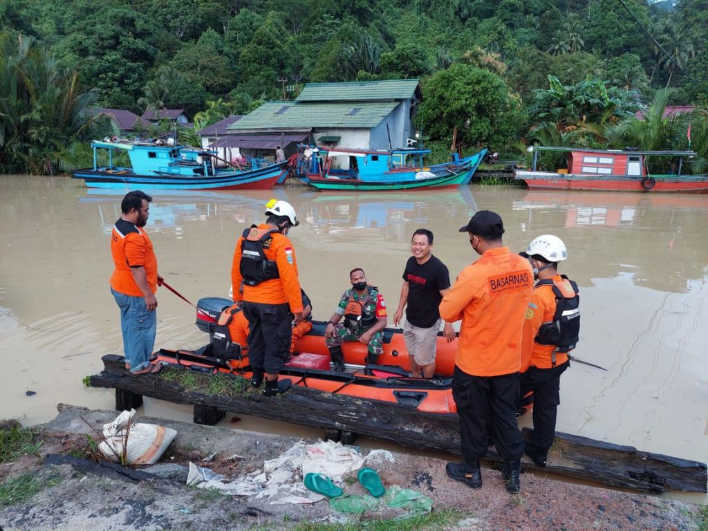 Serda Sulaiman, Bantu Pencarian Korban Tenggelam Di Sungai