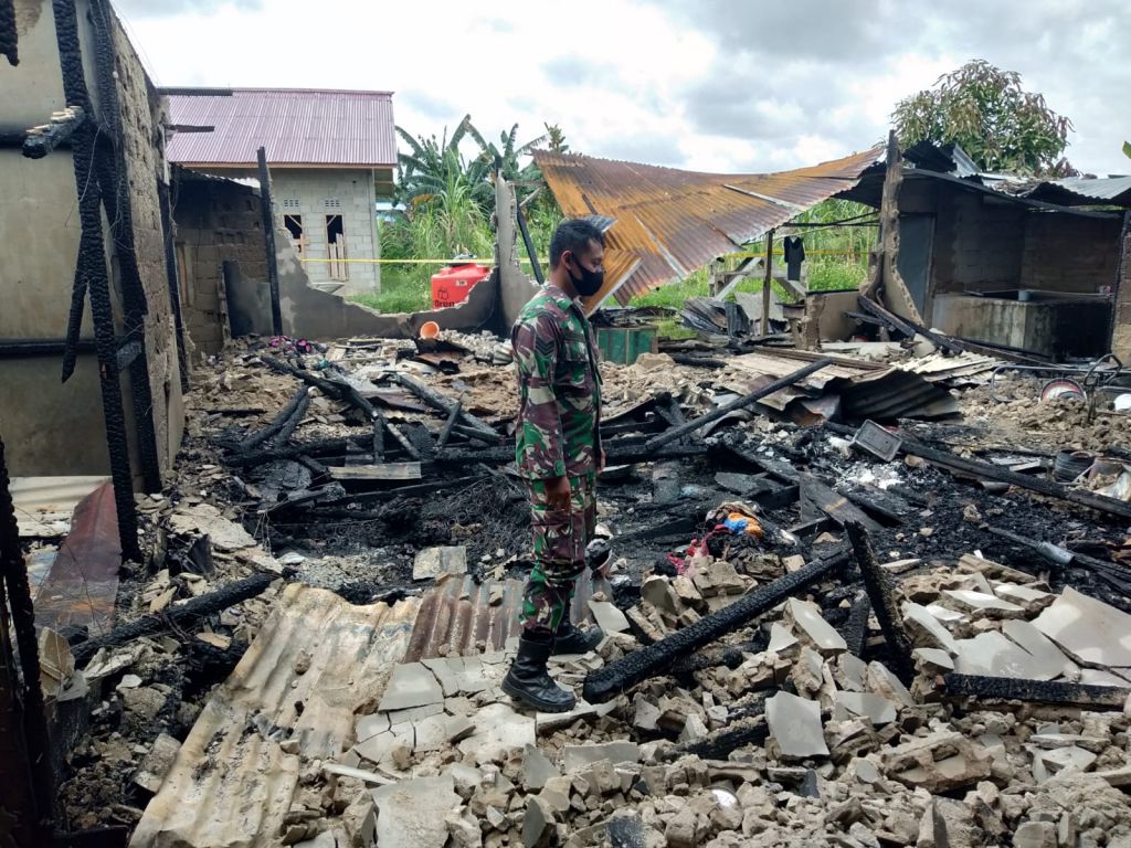 Terjadi Kebakaran Rumah Warga, Babinsa Himbau Warga Berhati-Hati Gunakan Listrik