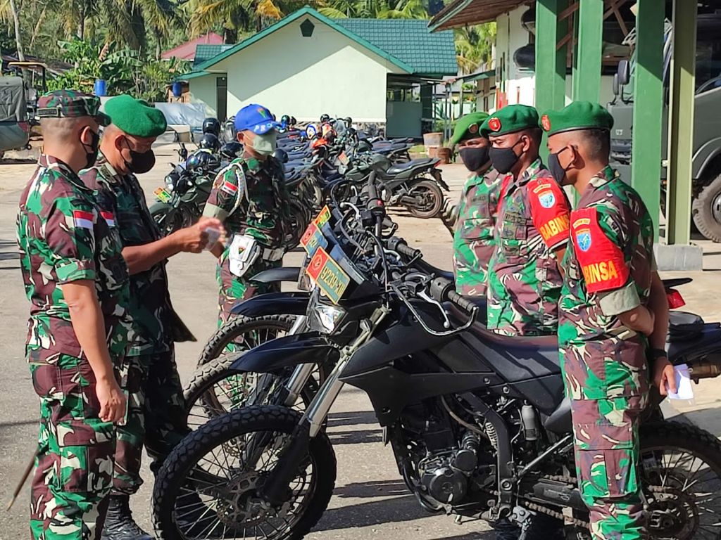 Dandim 1202/Skw, Serahkan Motor Trail Dari Pangdam XII/Tpr Untuk Babinsa dan Cek Kend