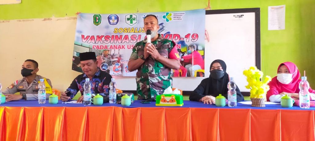 Bersama Muspika, Babinsa Koramil 1202-03/Sungai Raya Hadiri Sosialisasi Vaksin Anak