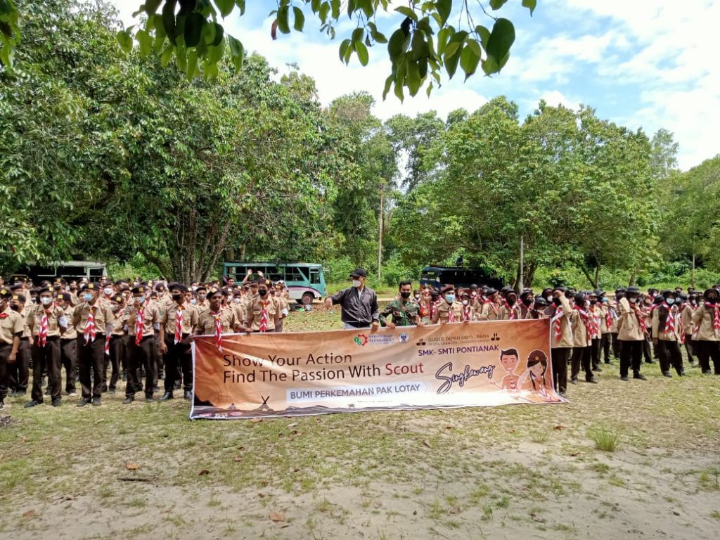 Ikuti Kegiatan Persami, Babinsa Koramil 1202-08/Singsel Dampingi Perkemahan Pramuka
