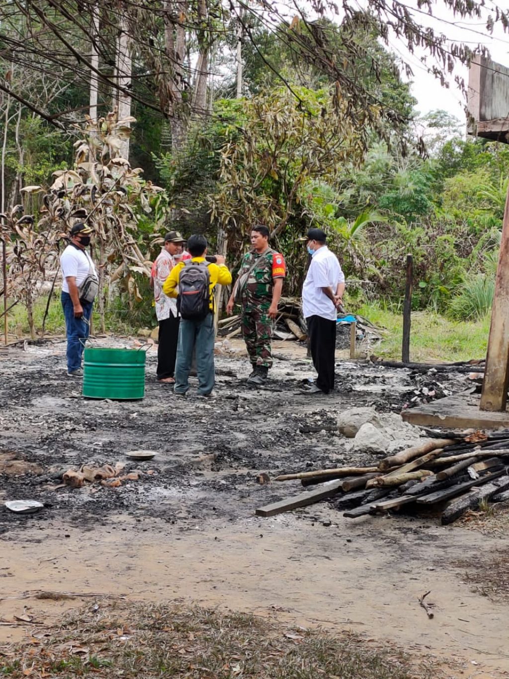 Terbakar, Rumah Guru Honorer di Desa Rantau Rata dengan Tanah, Serda Dirus Upayakan Bedah Rumah