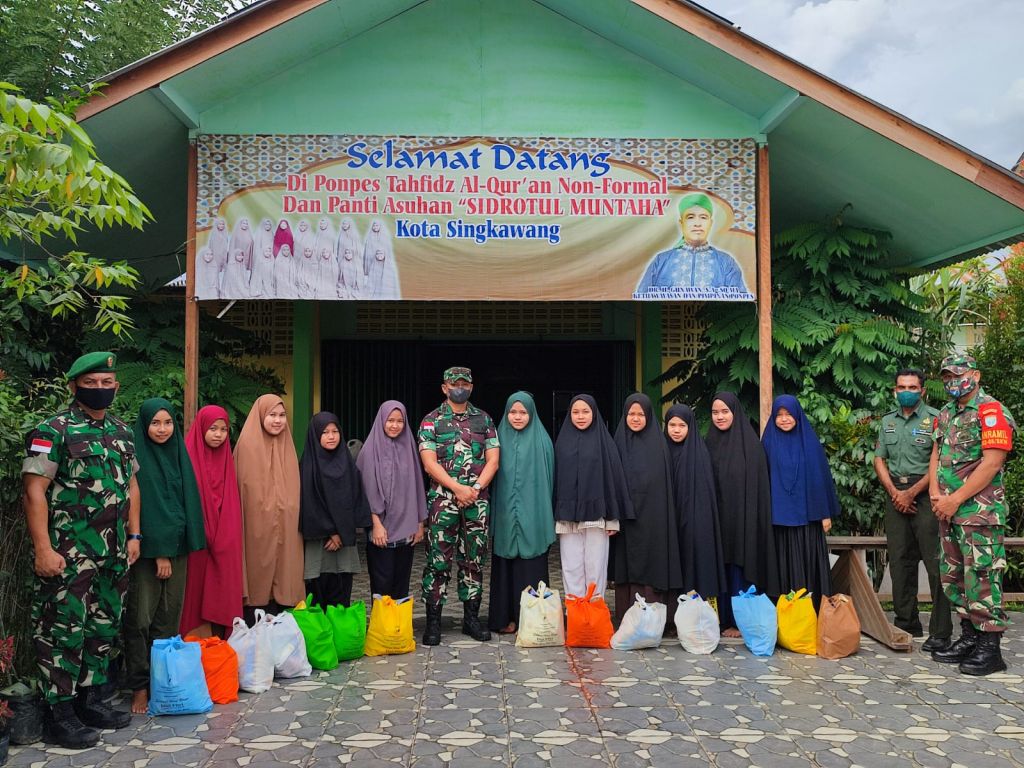 Peduli Yatim Piatu, Dandim 1202/Skw Serahkan Bantuan Kepada Panti Asuhan Dari Pangdam XII/Tanjungpura