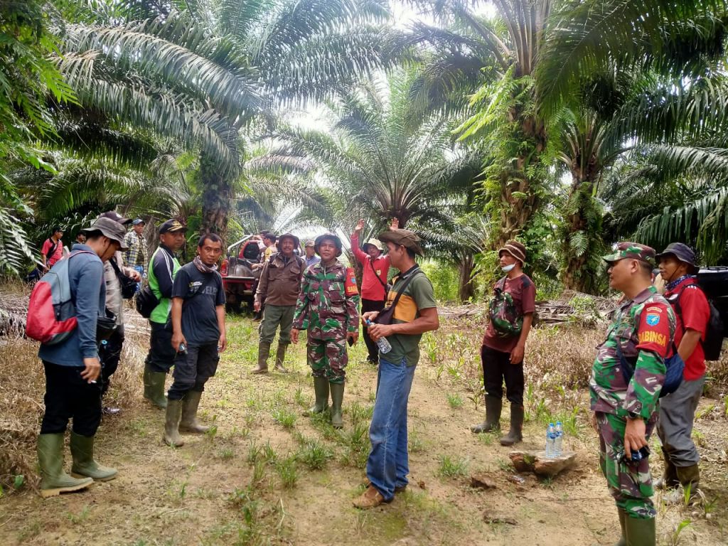 Babinsa Koramil 1202-02/Sanggau Ledo, Sampaikan Tapal Batas Tidak Membatasi Hubungan Kedua Desa
