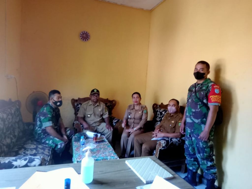 Rapat Tapal Batas, Babinsa Serka Aplous Hadir Bersama Camat Seluas