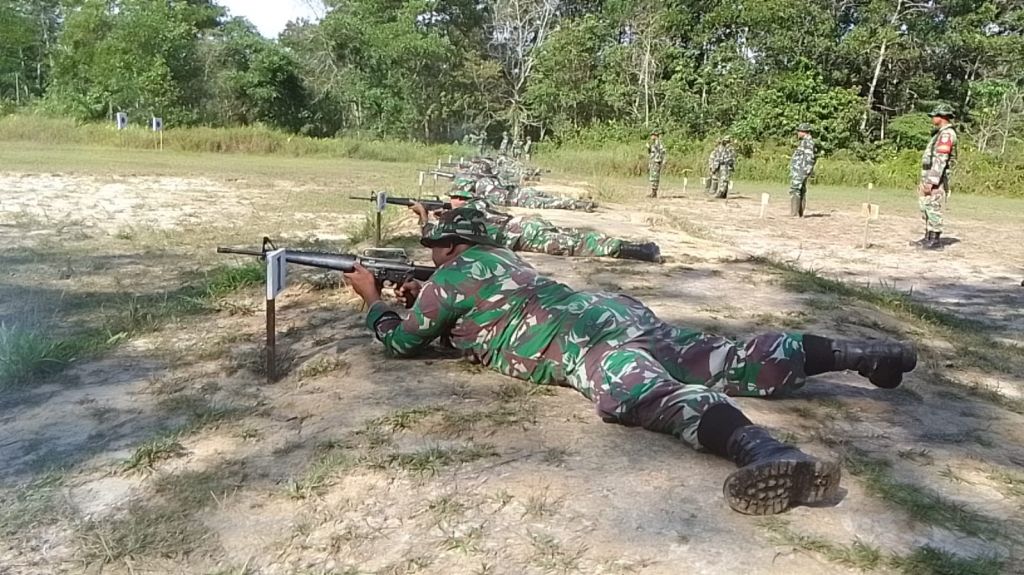 Asah kemampuan anggota Kodim 1202/skw Latihan Menembak TW II Tahun 2022