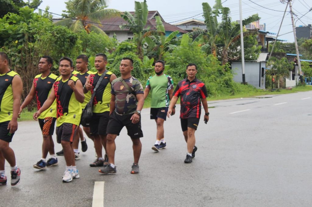 Jaga imunitas tubuh prajurit, DANDIM 1202/Skw pimpin jalan sehat