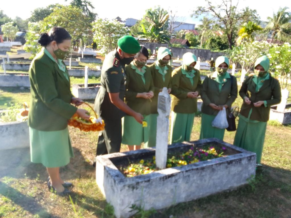 HUT Kodam XII/TPR Ke 64 Kodim 1202/Skw Laksanakan Ziarah Ke TMP Bambu Runcing