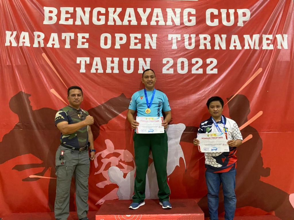 Anggota Kodim 1202-05/Skw barat peroleh medali emas Bengkayang cup karate th 2022