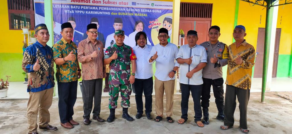 Babinsa 1202-03/Sry Hadiri Peletakan Batu pertama Pembangunan Gedung Serba Guna