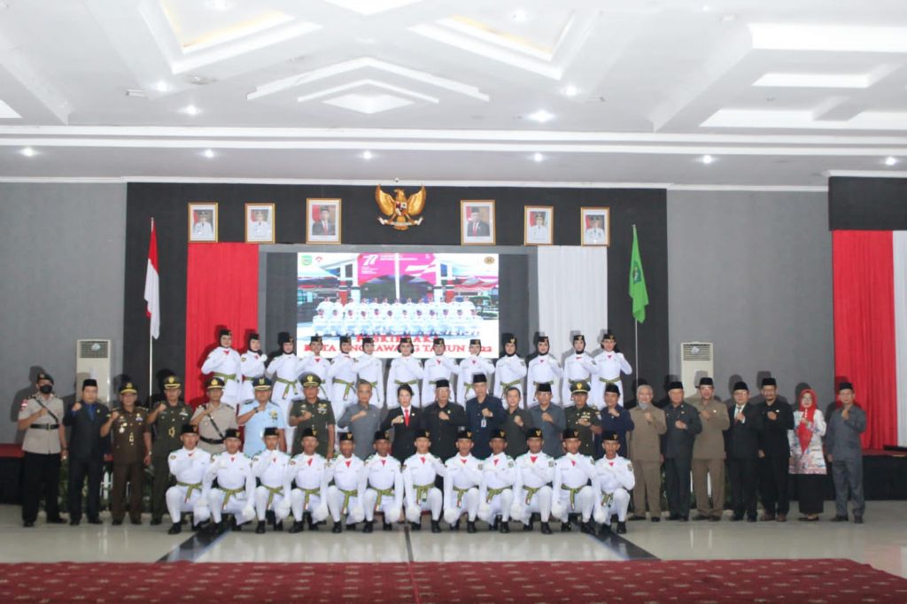 Kasdim 1202/Skw hadiri Acara Pengukuhan Dan Pelantikan Paskibraka Kota Singkawang