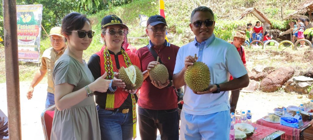 Dandim Singkawang Bersama Wali kota Hadiri Festival Buah Durian dan Pesta Makan Durian 2022