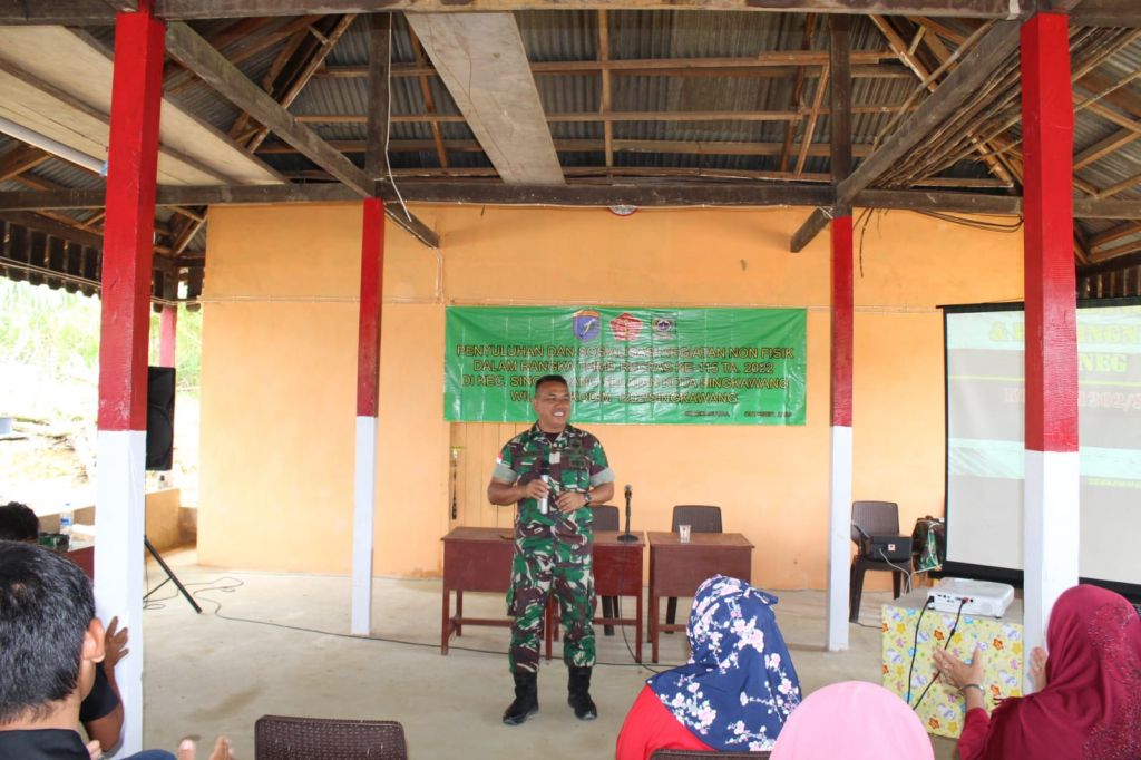 Satgas TMMD 115 Kodim 1202/Skw Gandeng Puskesmas Beri Penyuluhan Pola Hidup Sehat kepada Masyarakat