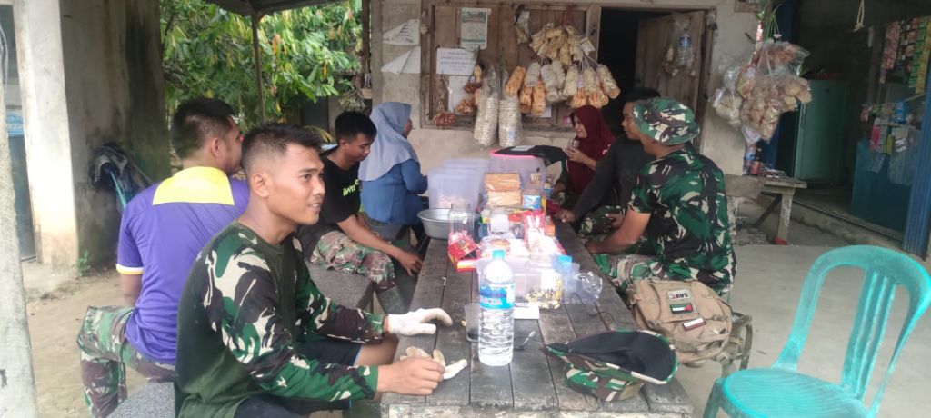 Satgas TMMD Lakukan Komsos Hadirkan Persaudaraan Dengan Warga