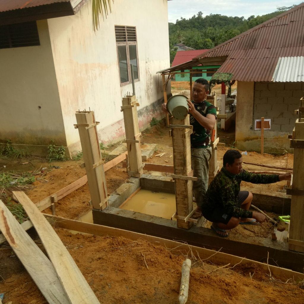 Satgas TMMD 115 Kodim 1202/Skw Bangun Pos Polindes