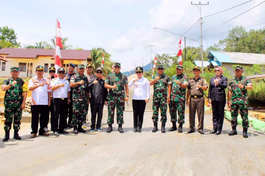 Danpusterad kunjungi lokasi TMMD ke-115 kodim 1202/Skw