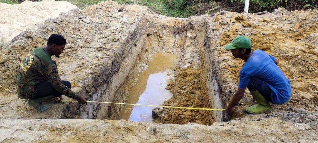 Satgas TMMD Ke-115 Kodim 1202/Singkawang Membuat Box Tiang Mesjid