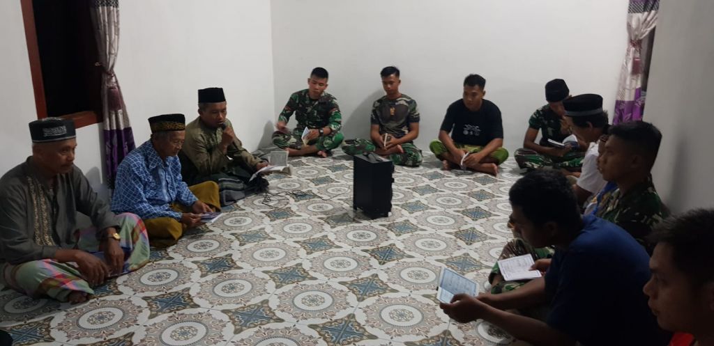 Satgas TMMD  ke-115 kodim 1202/Skw Gelar Yasinan di Rumah Warga