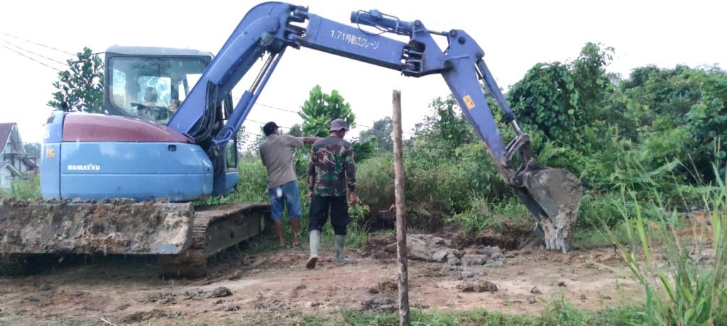 Cegah Banjir, Satgas TMMD 115  Kodim 1202/Skw Buat double box