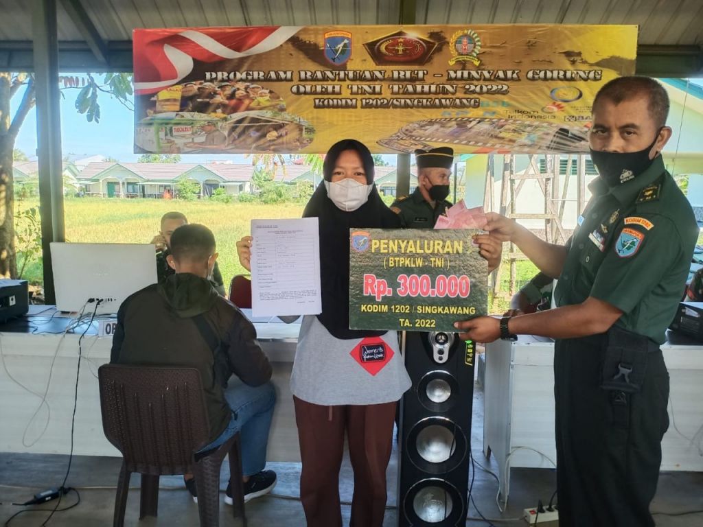 Kodim 1202/Skw, Salurkan Bantuan BTPKLW Kepada Masyarakat Wilayah Kota Singkawang