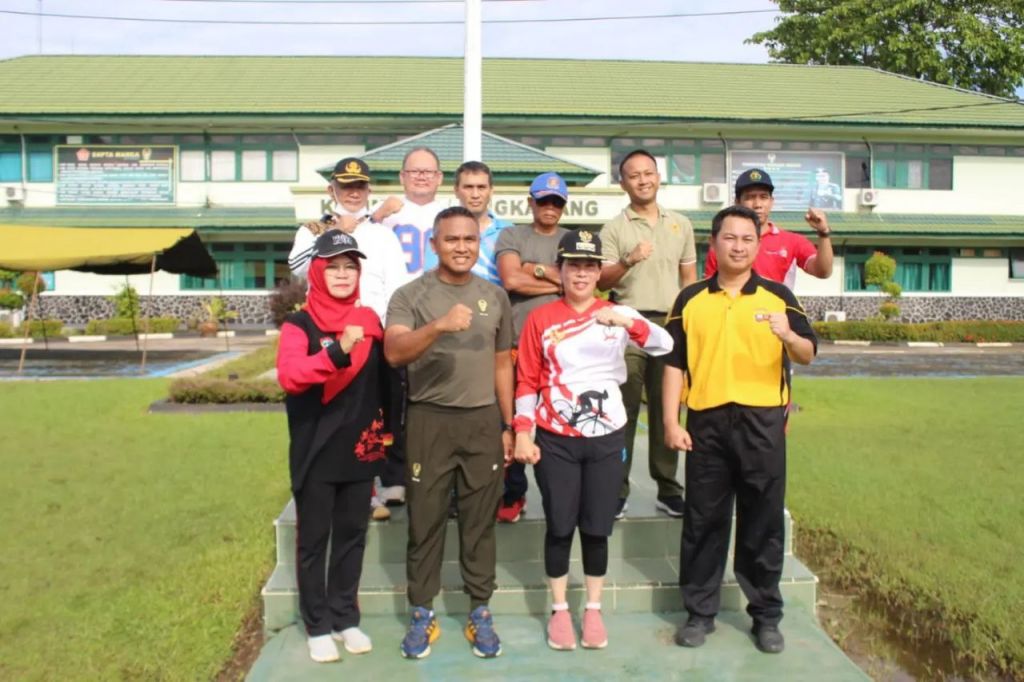 Tingkatkan Silaturahmi, Kodim 1202/Skw laksanakan Olah Raga bersama dengan Forkopimda Kota Singkawang