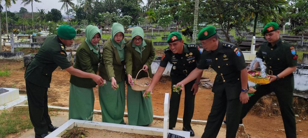 Peringati Hari Juang Kartika TA. 2022 Kasdim 1202/Singkawang Ziarah ke Taman Makam Pahlawan