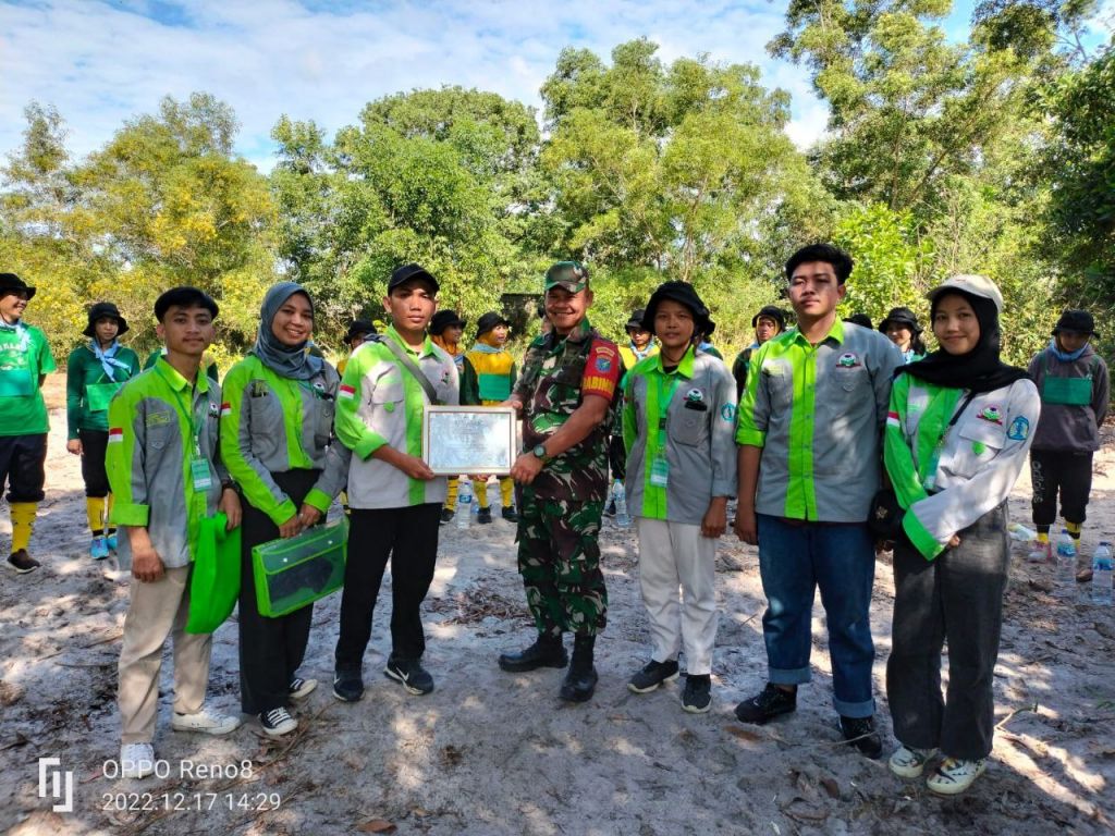 Babinsa 1202-03/Sry Berikan Materi Bela Negara pada Mahasiswa politeknik negeri Pontianak
