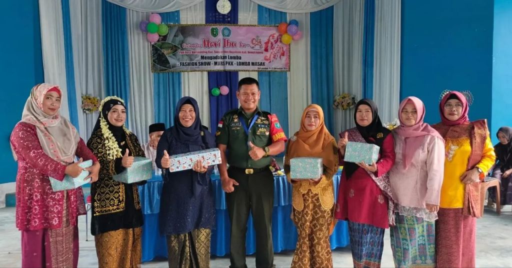 Babinsa Koramil 1202-03/SRY Hadiri Peringatan Hari Ibu di Aula Desa Karimunting