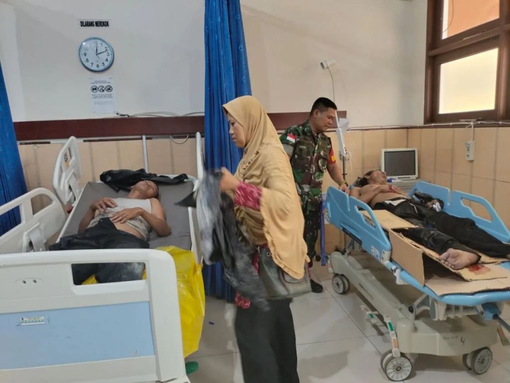 Babinsa Kodim 1202-03/SRY Sigap Berikan Pertolongan Korban Kecelakaan,