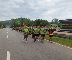 Tetap Jaga Kebugaran, Dandim 1202/Skw Ikut Lari Pagi Bersama Anggota
