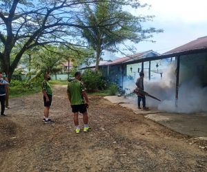 Upaya Cegah Covid-19, DBD dan Malaria, Kodim 1202/Singkawang Lakukan Fogging