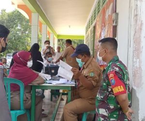 Sukseskan Program Nasional, Babinsa Karimunting Pantau Langsung Serbuan Vaksinasi