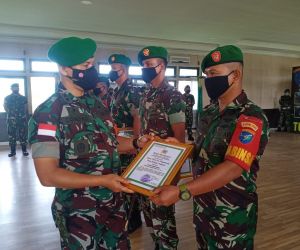 Sertu Sugiyanto Babinsa Berprestasi Terima Penghargaan Dari Dandim 1202/Singkawang