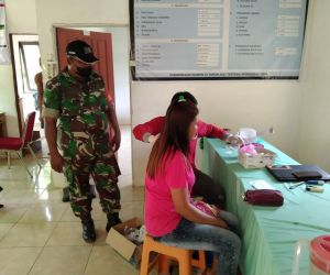 Dukung Vaksinasi, Babinsa Aktif Dampingi Pelaksanaan Vaksinasi di Wilayah Binaannya