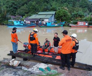 Serda Sulaiman, Bantu Pencarian Korban Tenggelam Di Sungai
