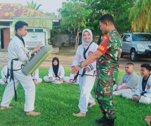 Lestarikan Warisan Leluhur, Babinsa Dampingi Latihan Beladiri Pencak Silat