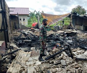 Terjadi Kebakaran Rumah Warga, Babinsa Himbau Warga Berhati-Hati Gunakan Listrik